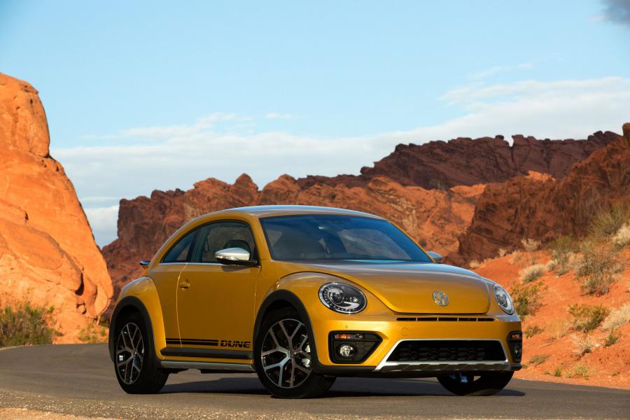  Volkswagen Beetle Dune Convertible 2016 года  (фото 5 из 32)